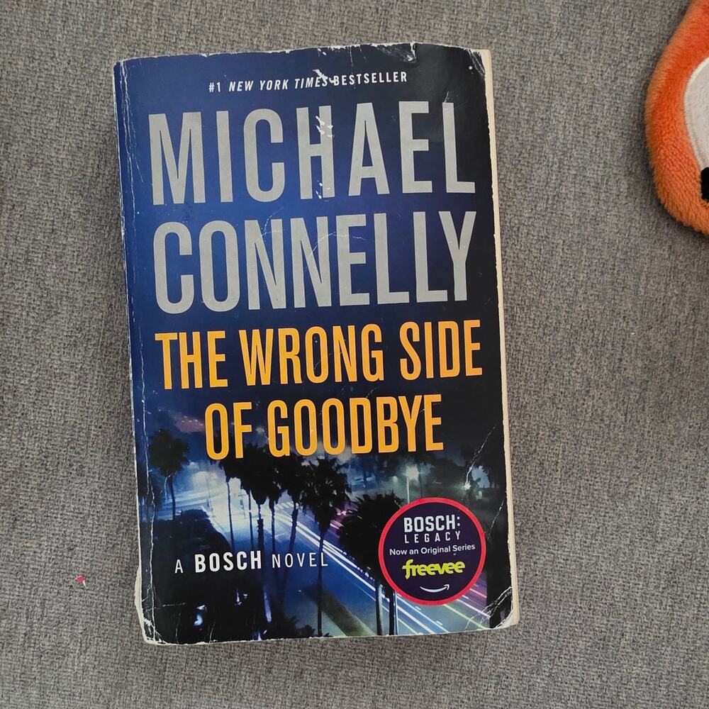 The Wrong Side of Goodbye, Michael Connelly - soft cover novel